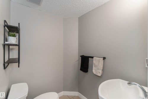 8306 180A Avenue, Edmonton, AB - Indoor Photo Showing Bathroom