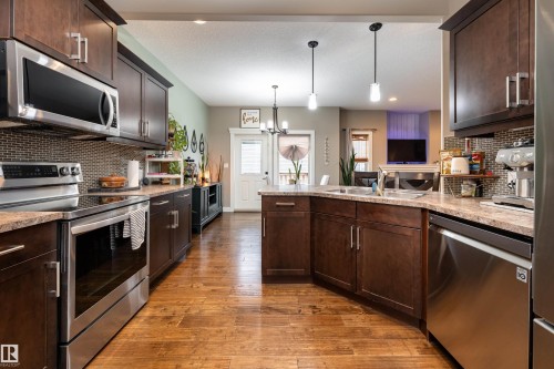 86 8602 Southfort Boulevard, Fort Saskatchewan, AB - Indoor Photo Showing Kitchen With Upgraded Kitchen
