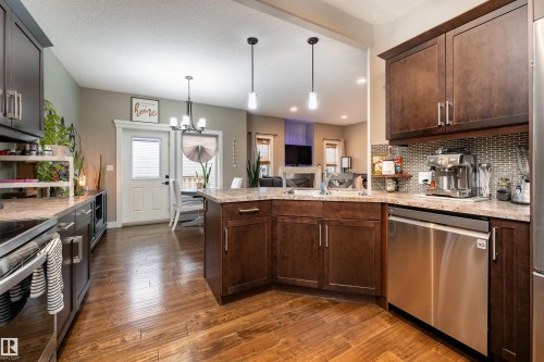 86 8602 Southfort Boulevard, Fort Saskatchewan, AB - Indoor Photo Showing Kitchen With Double Sink With Upgraded Kitchen