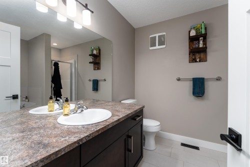 86 8602 Southfort Boulevard, Fort Saskatchewan, AB - Indoor Photo Showing Bathroom