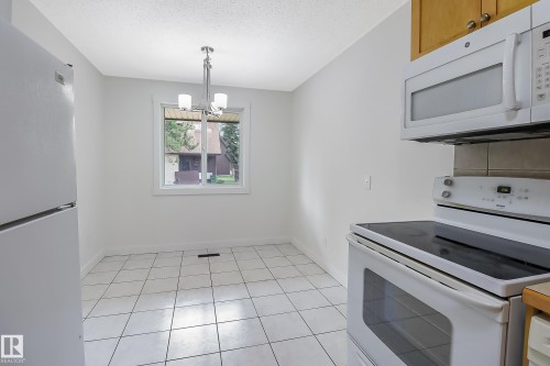 744 Saddleback Road, Edmonton, AB - Indoor Photo Showing Kitchen