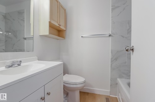 744 Saddleback Road, Edmonton, AB - Indoor Photo Showing Bathroom