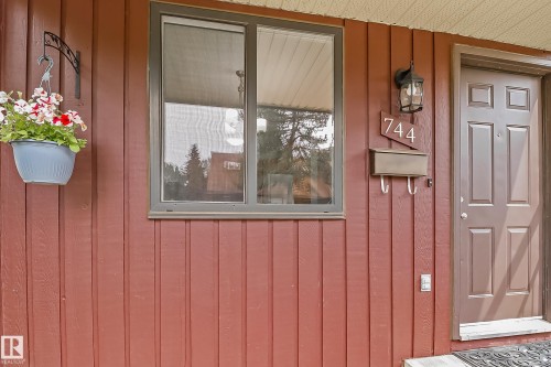 744 Saddleback Road, Edmonton, AB - Indoor Photo Showing Other Room