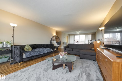 201 9908 114 Street, Edmonton, AB - Indoor Photo Showing Living Room