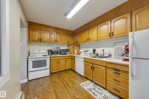 201 9908 114 Street, Edmonton, AB - Indoor Photo Showing Kitchen