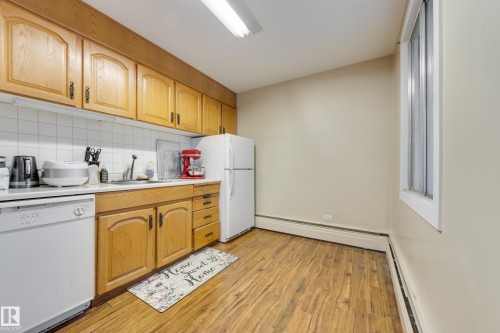 201 9908 114 Street, Edmonton, AB - Indoor Photo Showing Kitchen