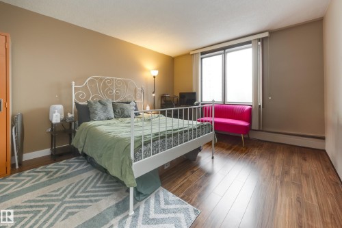201 9908 114 Street, Edmonton, AB - Indoor Photo Showing Bedroom