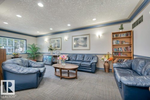 322 16303 95 Street, Edmonton, AB - Indoor Photo Showing Living Room