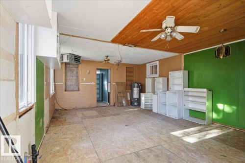 5313 52 Street, Thorsby, AB - Indoor