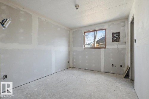 5313 52 Street, Thorsby, AB - Indoor