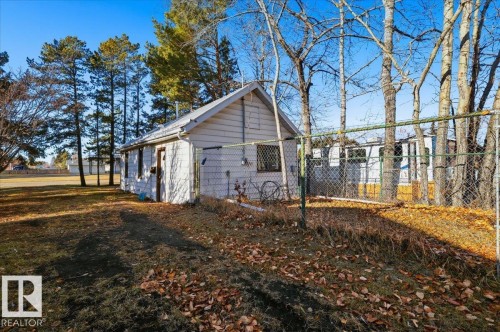 5313 52 Street, Thorsby, AB - Outdoor