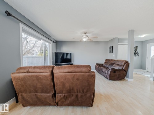 109 Rue Moreau, Beaumont, AB - Indoor Photo Showing Living Room