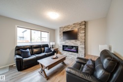 9040 COOPER Link  Edmonton, AB T6W 4A4