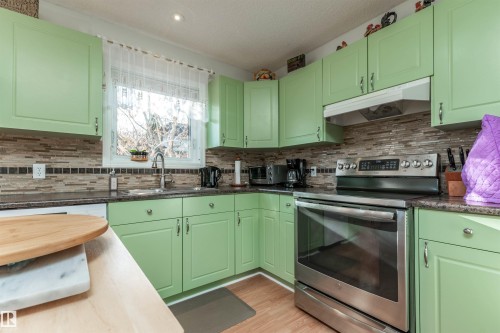 479 Meadowview Drive, Sherwood Park, AB - Indoor Photo Showing Kitchen