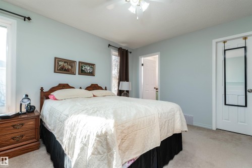 479 Meadowview Drive, Sherwood Park, AB - Indoor Photo Showing Bedroom