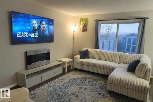 5144 1A Avenue, Edmonton, AB - Indoor Photo Showing Living Room