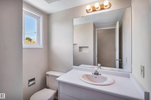 10228 152 Street, Edmonton, AB - Indoor Photo Showing Bathroom