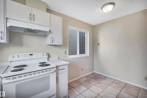 10228 152 Street, Edmonton, AB - Indoor Photo Showing Kitchen
