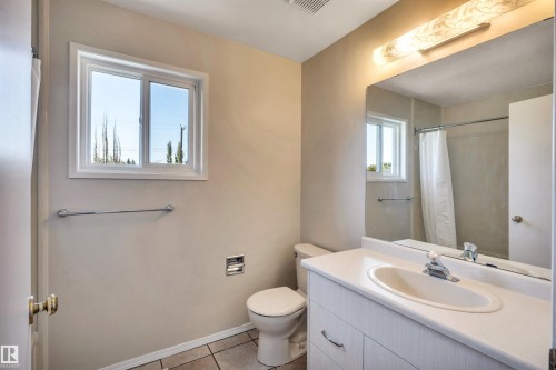 10228 152 Street, Edmonton, AB - Indoor Photo Showing Bathroom