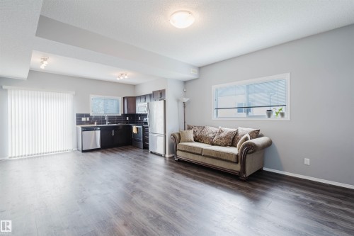 9 6520 2 Avenue, Edmonton, AB - Indoor Photo Showing Living Room