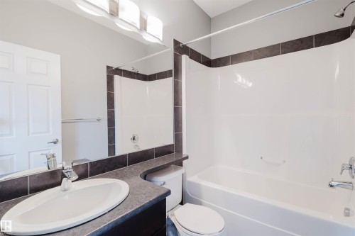 9 6520 2 Avenue, Edmonton, AB - Indoor Photo Showing Bathroom
