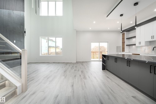 145 Graybriar Drive, Stony Plain, AB - Indoor Photo Showing Kitchen