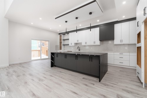 145 Graybriar Drive, Stony Plain, AB - Indoor Photo Showing Kitchen With Upgraded Kitchen