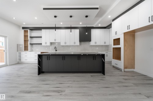 145 Graybriar Drive, Stony Plain, AB - Indoor Photo Showing Kitchen With Upgraded Kitchen