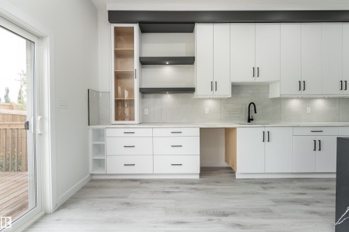 145 Graybriar Drive, Stony Plain, AB - Indoor Photo Showing Kitchen