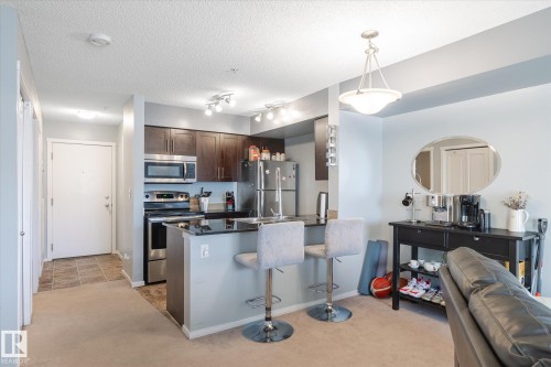 115 3315 James Mowatt Trail, Edmonton, AB - Indoor Photo Showing Kitchen