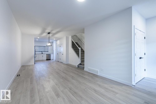 2929 Coughlan Green, Edmonton, AB - Indoor Photo Showing Other Room