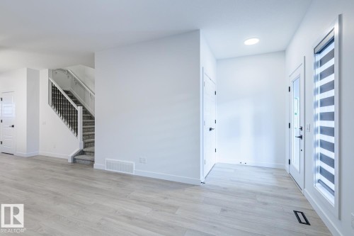 2929 Coughlan Green, Edmonton, AB - Indoor Photo Showing Other Room