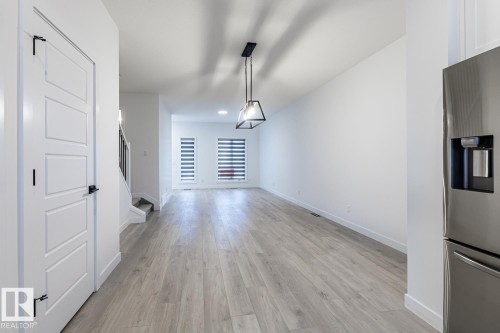 2929 Coughlan Green, Edmonton, AB - Indoor Photo Showing Other Room
