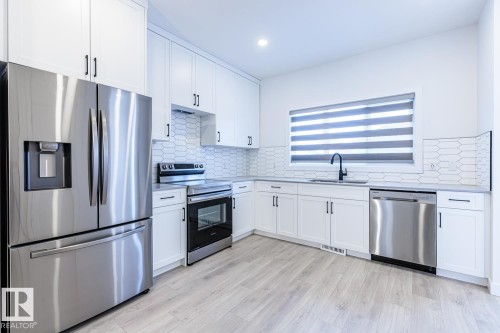2929 Coughlan Green, Edmonton, AB - Indoor Photo Showing Kitchen With Stainless Steel Kitchen With Upgraded Kitchen