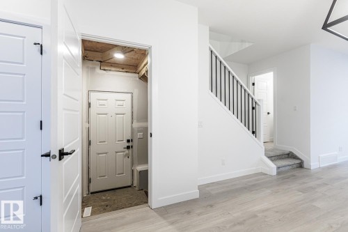 2929 Coughlan Green, Edmonton, AB - Indoor Photo Showing Other Room