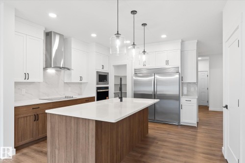 8724 226 Street, Edmonton, AB - Indoor Photo Showing Kitchen With Upgraded Kitchen