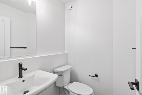 8724 226 Street, Edmonton, AB - Indoor Photo Showing Bathroom