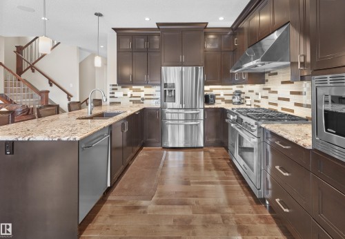 5703 Edworthy Landing, Edmonton, AB - Indoor Photo Showing Kitchen With Upgraded Kitchen