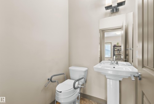 5703 Edworthy Landing, Edmonton, AB - Indoor Photo Showing Bathroom
