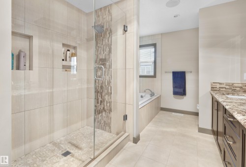 5703 Edworthy Landing, Edmonton, AB - Indoor Photo Showing Bathroom