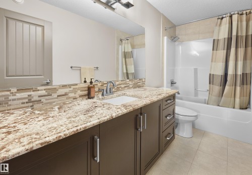 5703 Edworthy Landing, Edmonton, AB - Indoor Photo Showing Bathroom