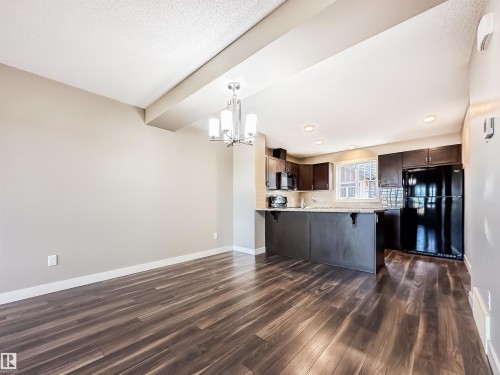 44 1005 Graydon Hill Boulevard, Edmonton, AB - Indoor Photo Showing Kitchen