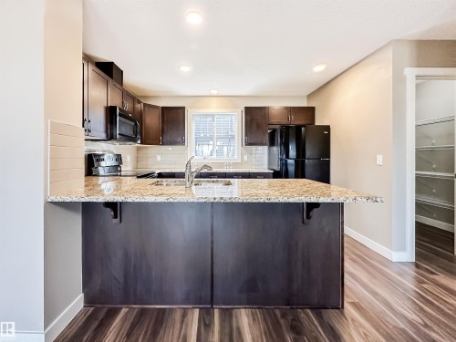 44 1005 Graydon Hill Boulevard, Edmonton, AB - Indoor Photo Showing Kitchen With Upgraded Kitchen