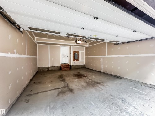 44 1005 Graydon Hill Boulevard, Edmonton, AB - Indoor Photo Showing Garage