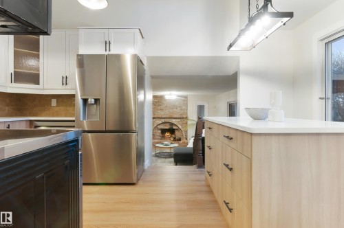 32 Woodcrest Avenue, St. Albert, AB - Indoor Photo Showing Kitchen