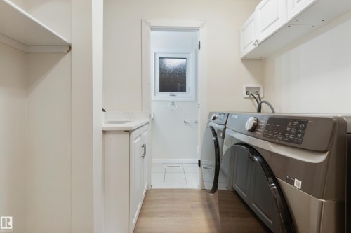32 Woodcrest Avenue, St. Albert, AB - Indoor Photo Showing Laundry Room