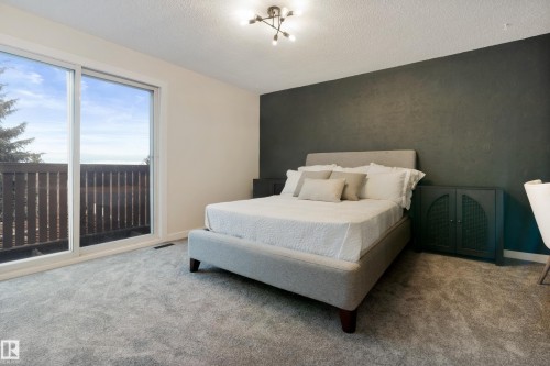 32 Woodcrest Avenue, St. Albert, AB - Indoor Photo Showing Bedroom