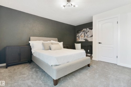 32 Woodcrest Avenue, St. Albert, AB - Indoor Photo Showing Bedroom
