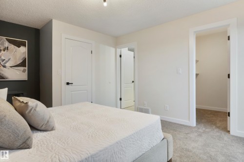 32 Woodcrest Avenue, St. Albert, AB - Indoor Photo Showing Bedroom