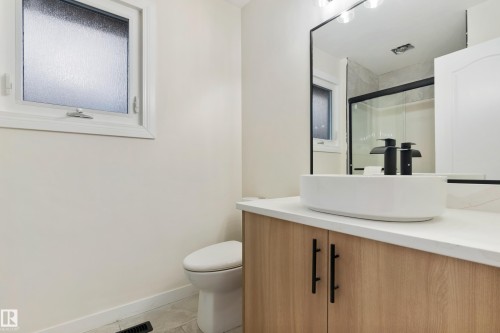 32 Woodcrest Avenue, St. Albert, AB - Indoor Photo Showing Bathroom